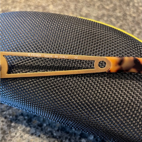 Vintage Fendi sunglasses - Picture 4 of 6